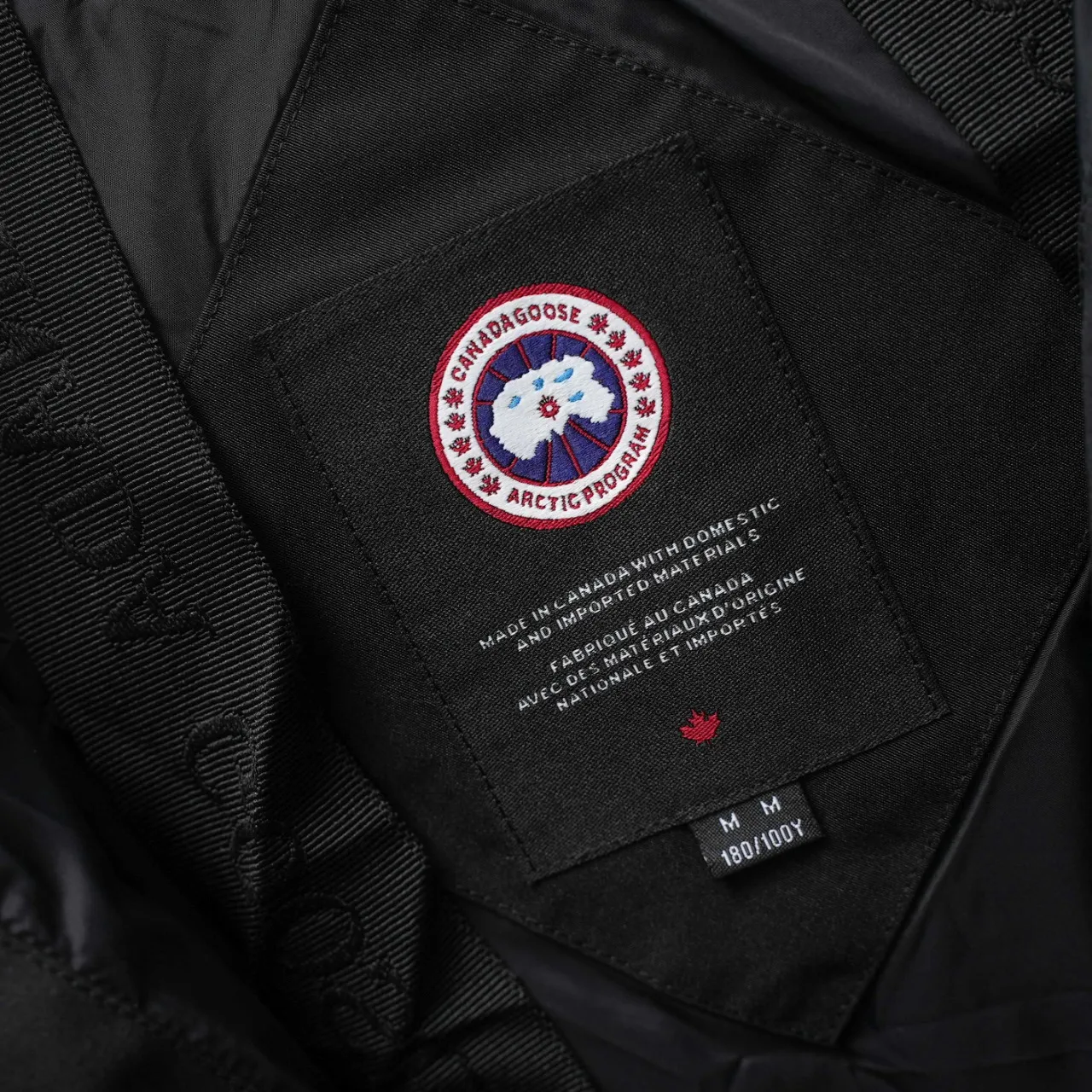 P840 CANADA GOOSE丨Canada Goose 2056 Soft Sleeve Pilot Hooded Down Jacket Color: Black Size: XXS-XXL